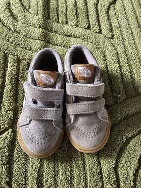 Vans Kids Suede Velcro Sneakers - Gray with Gum Sole